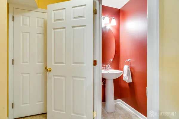 $673,500 | 103 Crest Stone Circle, Princeton, NJ 08540