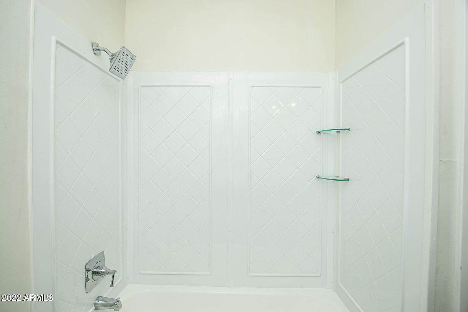 425 North 17th Drive, Unit 2 Phoenix, AZ 85007 - Photo 10 of 10 a bathroom with a shower