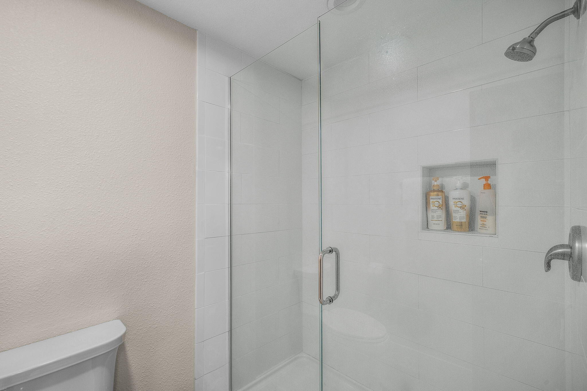 13168 Hawks Beard Black Butte Ranch, OR 97759 - Photo 16 of 47 a bathroom with a shower and a toilet