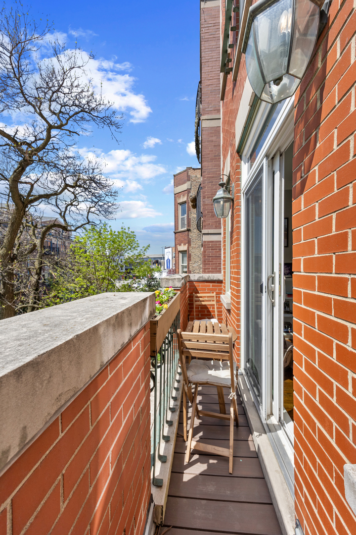 860 West Buckingham Place, Unit 2W Chicago, IL 60657 - Photo 12 of 27