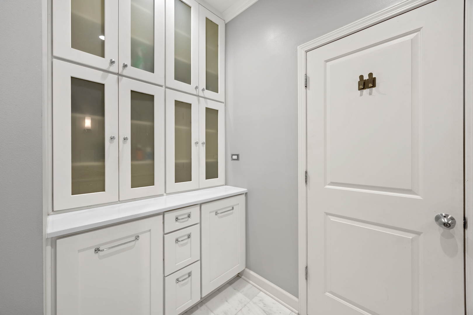 860 West Buckingham Place, Unit 2W Chicago, IL 60657 - Photo 19 of 27
