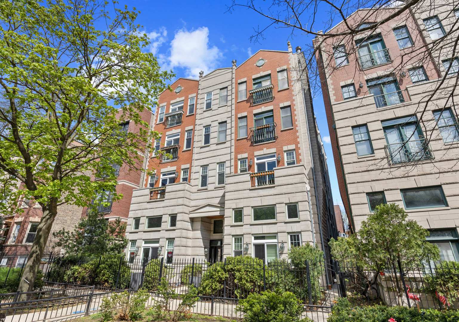 860 West Buckingham Place, Unit 2W Chicago, IL 60657 - Photo 2 of 27