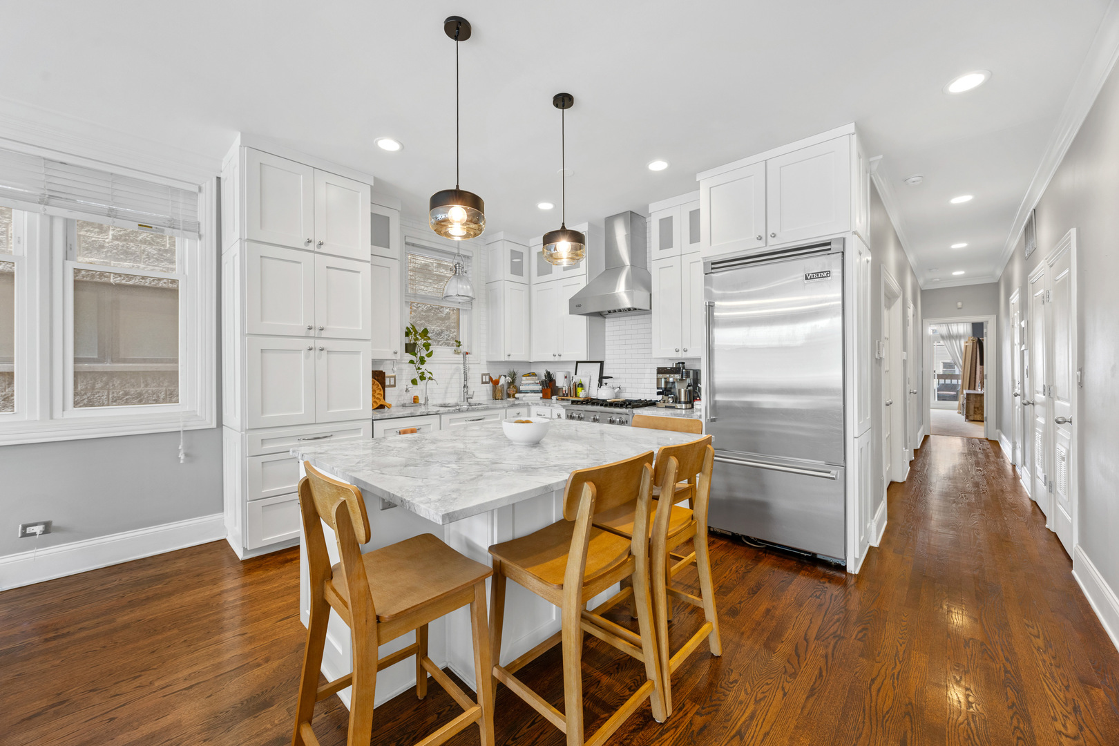 860 West Buckingham Place, Unit 2W Chicago, IL 60657 - Photo 3 of 27