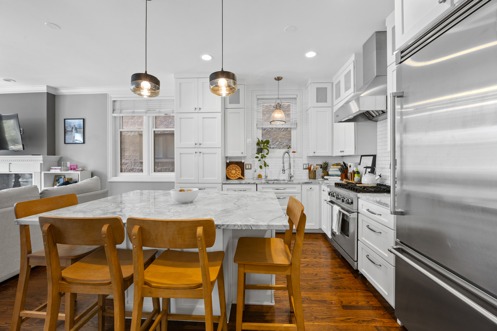 860 West Buckingham Place, Unit 2W Chicago, IL 60657 - Photo 5 of 27