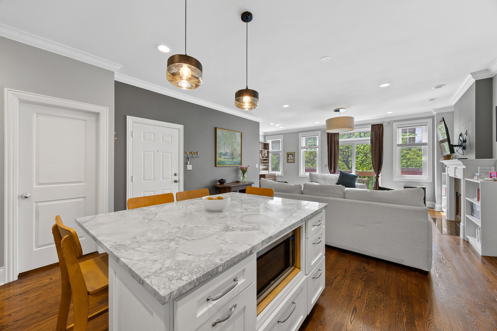 860 West Buckingham Place, Unit 2W Chicago, IL 60657 - Photo 6 of 27
