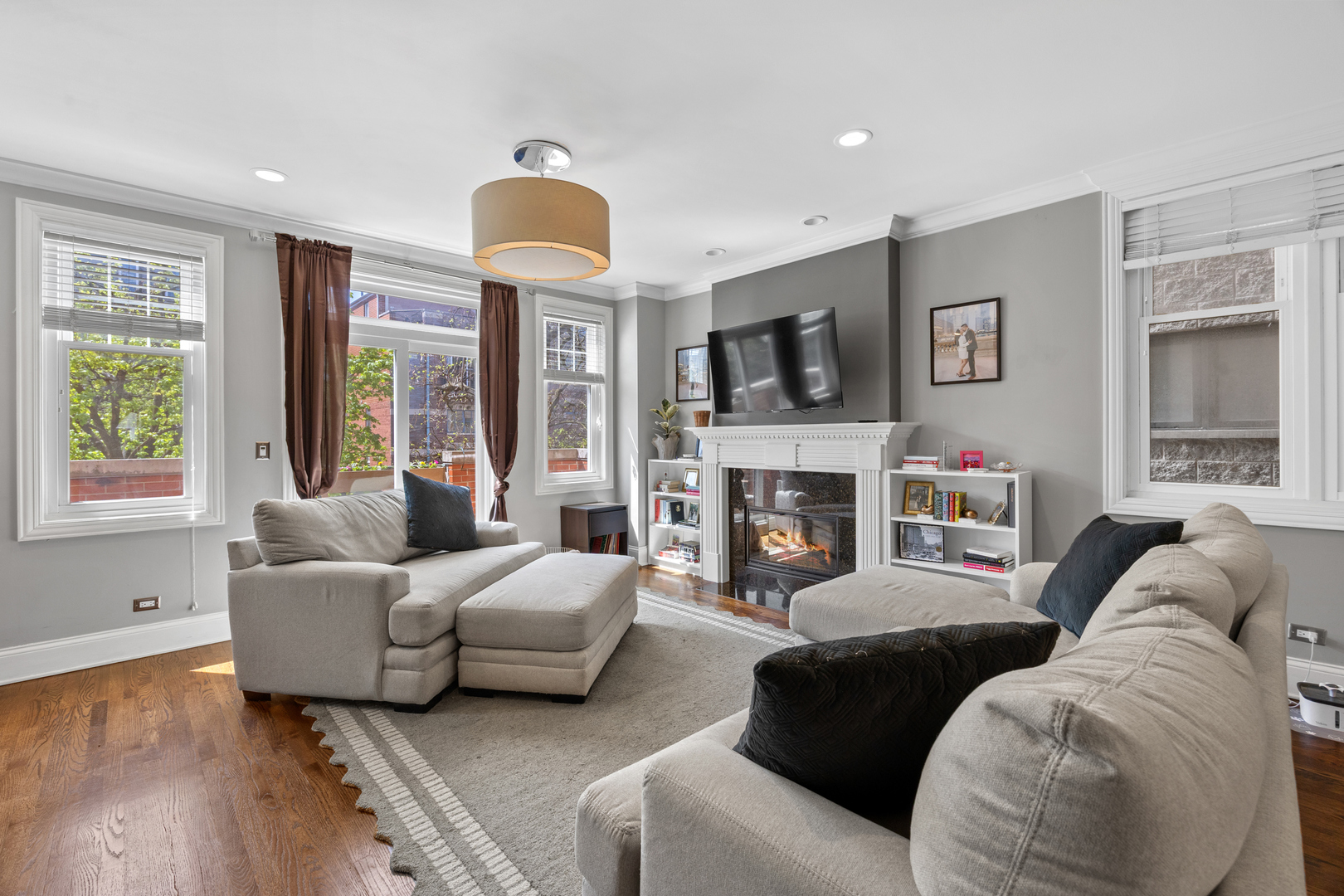 860 West Buckingham Place, Unit 2W Chicago, IL 60657 - Photo 7 of 27