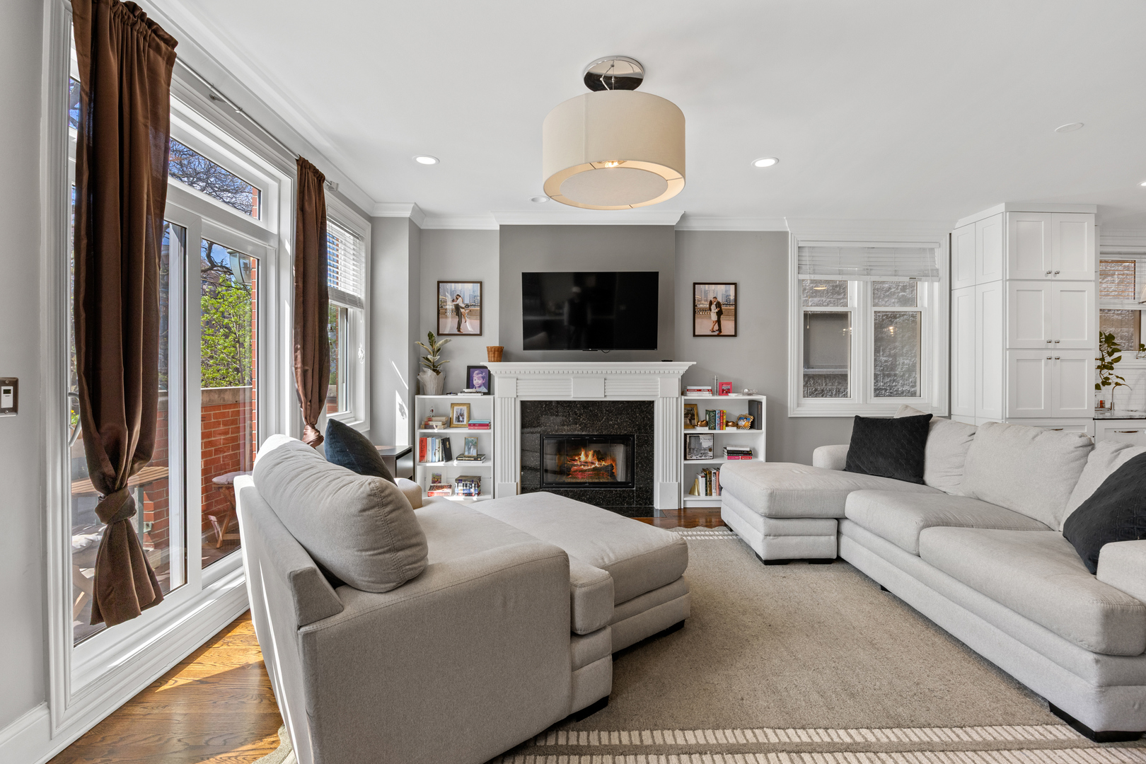 860 West Buckingham Place, Unit 2W Chicago, IL 60657 - Photo 8 of 27