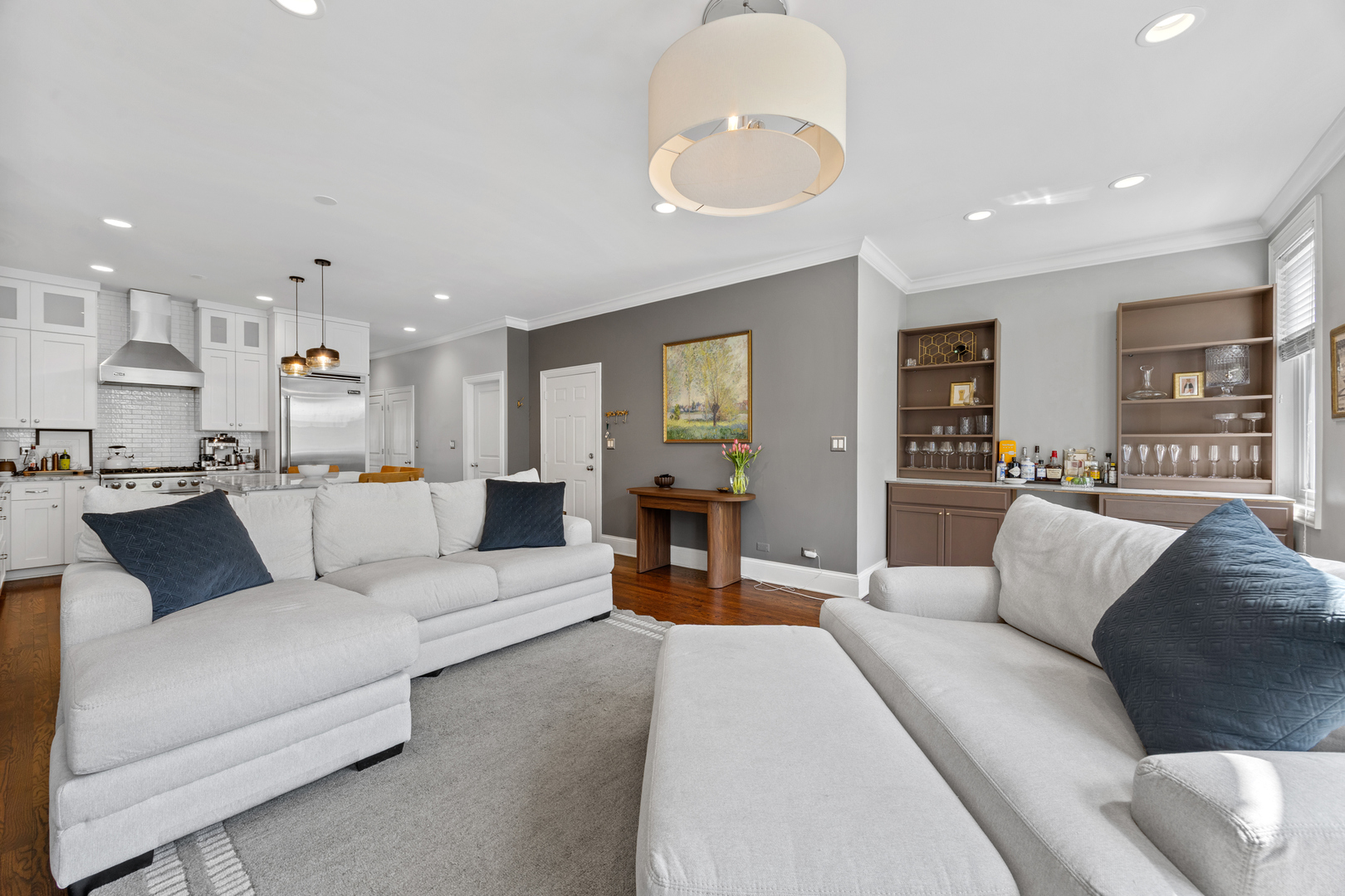 860 West Buckingham Place, Unit 2W Chicago, IL 60657 - Photo 9 of 27
