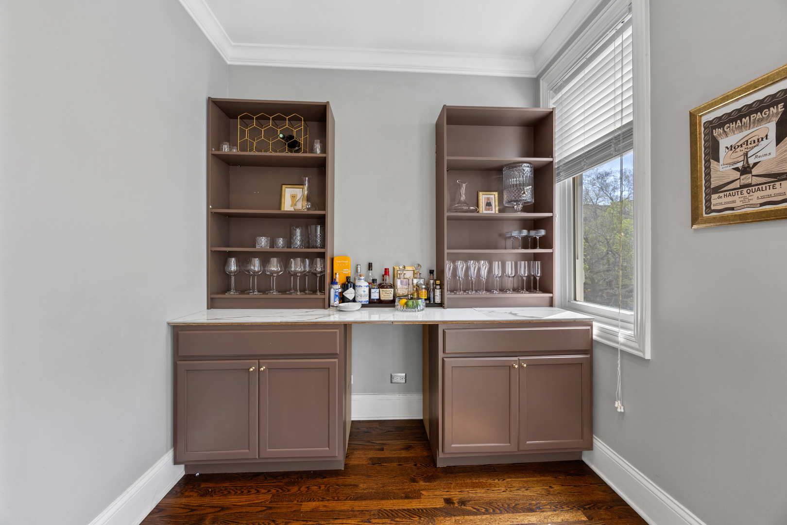 860 West Buckingham Place, Unit 2W Chicago, IL 60657 - Photo 10 of 27