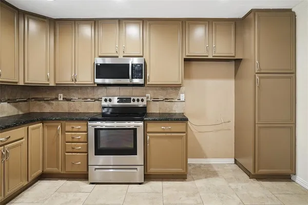 $2,700 | 5161 Bartlett Drive, The Colony, TX 75056