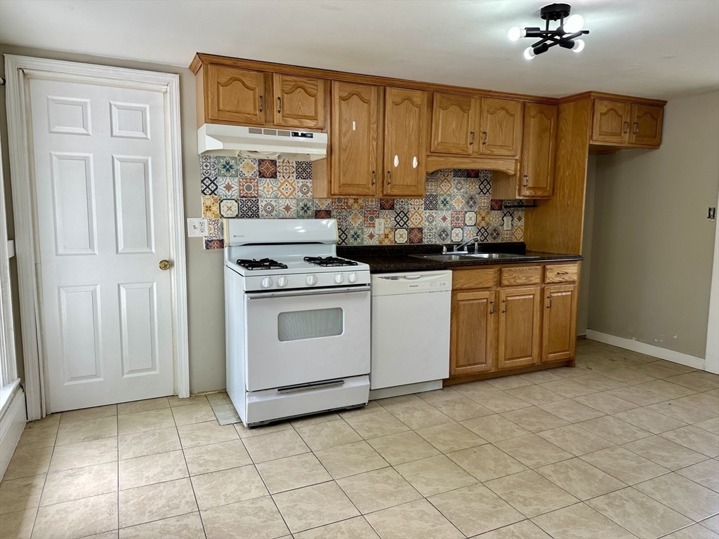 155 Dale Street Dedham, MA 02026 - Photo 8 of 37