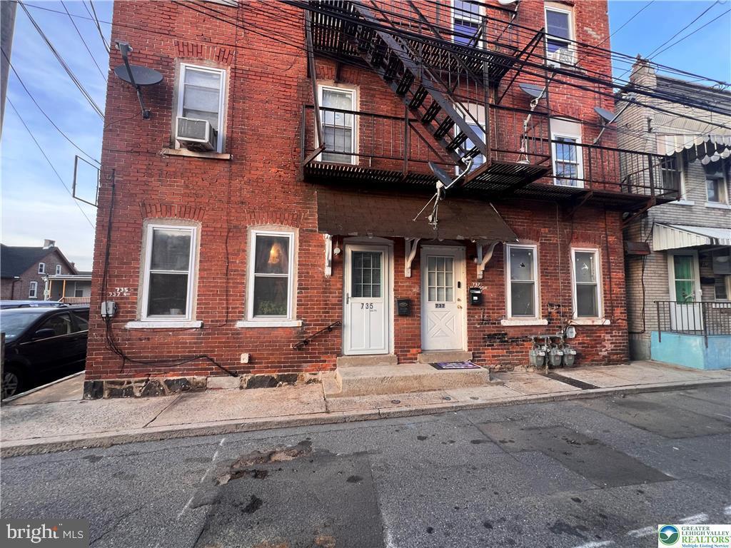 735 Laufer Street Bethlehem, PA 18015 - Photo 21 of 22 a front view of a building