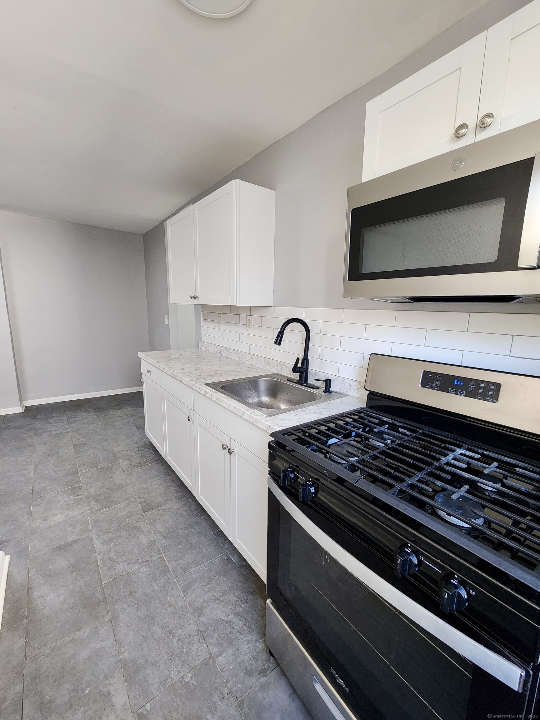 980 Pembroke Street, Unit 1L Bridgeport, CT 06608 - Photo 2 of 10