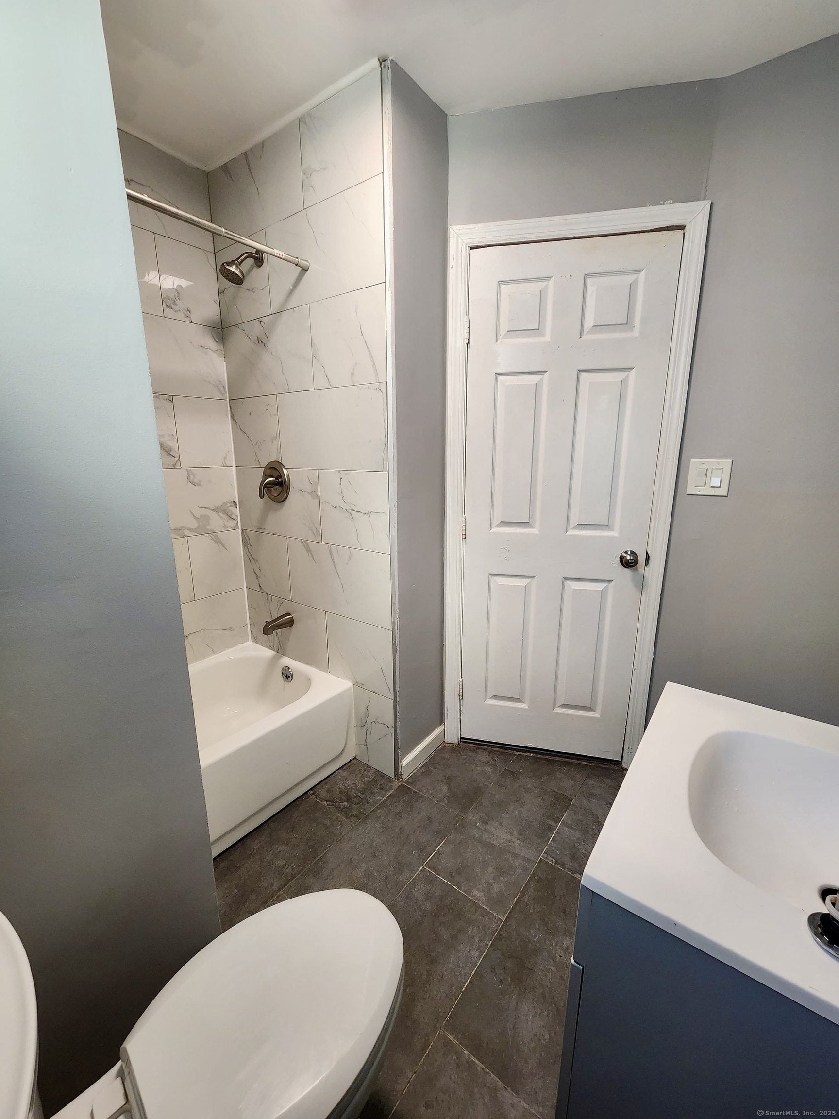 980 Pembroke Street, Unit 1L Bridgeport, CT 06608 - Photo 4 of 10