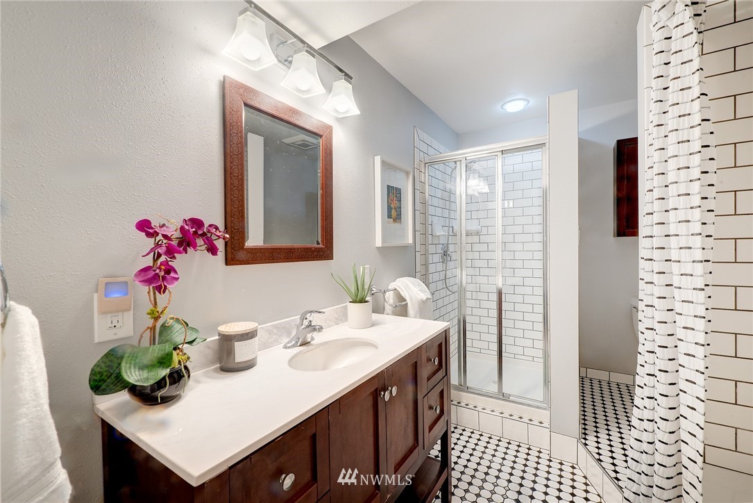 13621 196th Avenue Southeast Renton, WA 98059 - Photo 24 of 31 a bathroom with a sink and a mirror