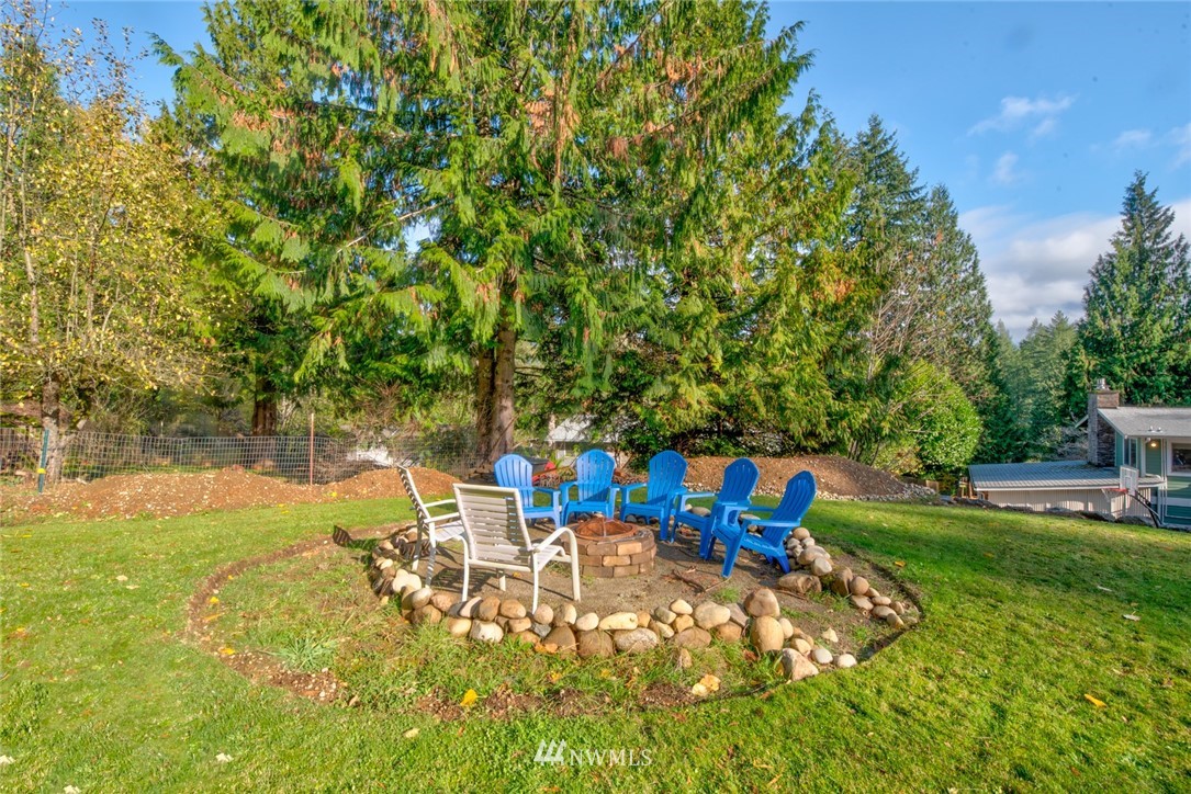 13621 196th Avenue Southeast Renton, WA 98059 - Photo 26 of 31 a view of an chairs and table in patio