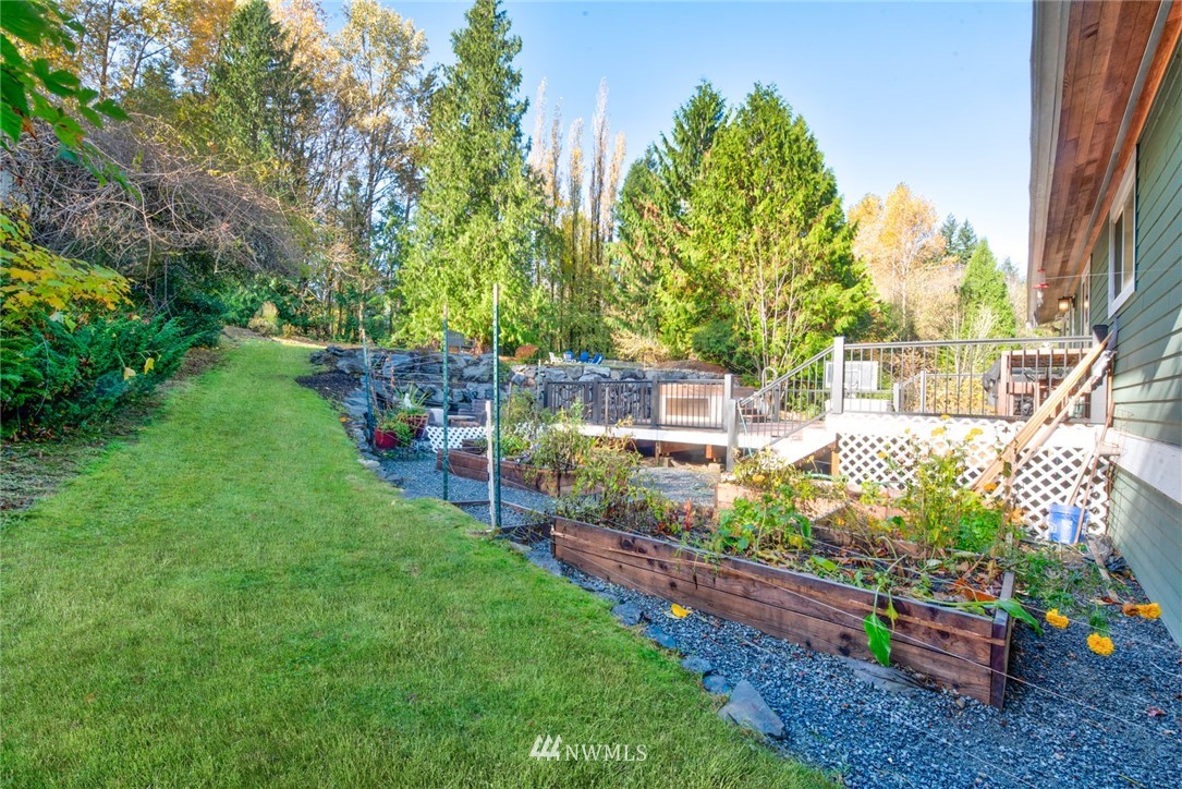 13621 196th Avenue Southeast Renton, WA 98059 - Photo 30 of 31 a backyard of a house with lots of green space