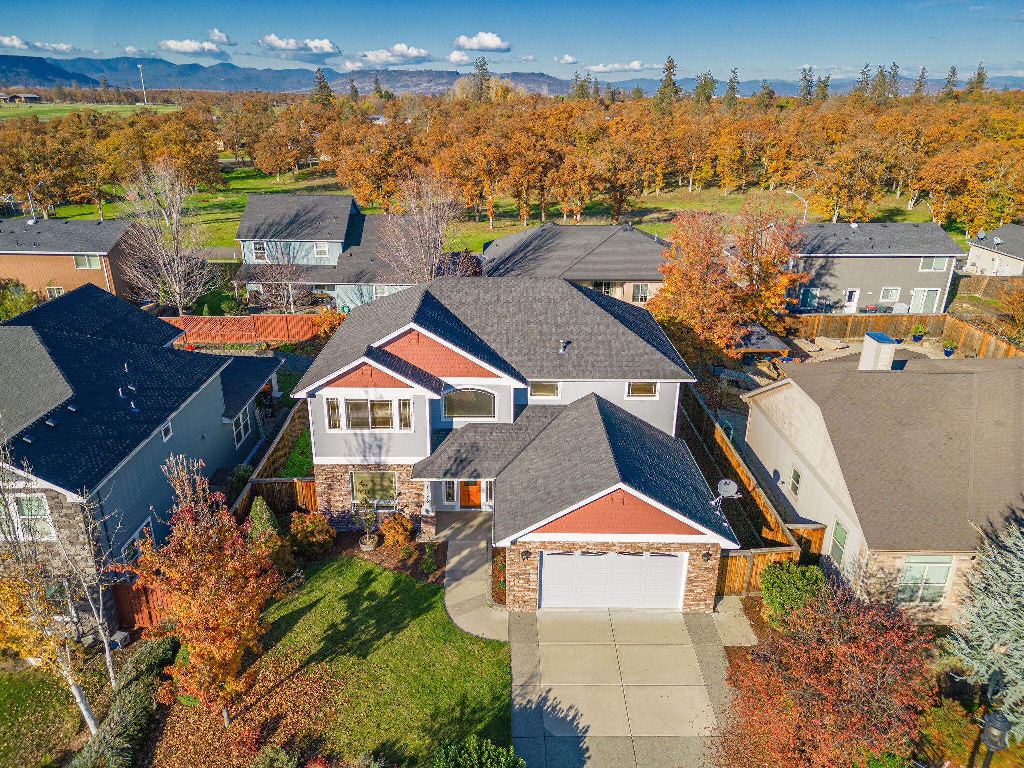 1995 Rabun Way Central Point, OR 97502 - Photo 4 of 35 HD-9