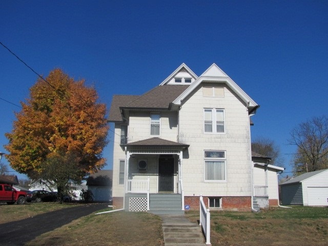 355 West Chestnut Street Canton, IL 61520 - Photo 1 of 27 Gallery Image 1