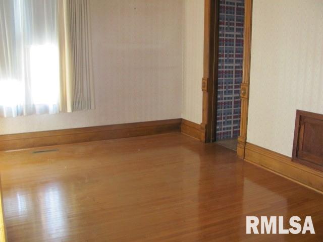 355 West Chestnut Street Canton, IL 61520 - Photo 13 of 27 Gallery Image 13