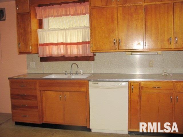 355 West Chestnut Street Canton, IL 61520 - Photo 7 of 27 Gallery Image 7