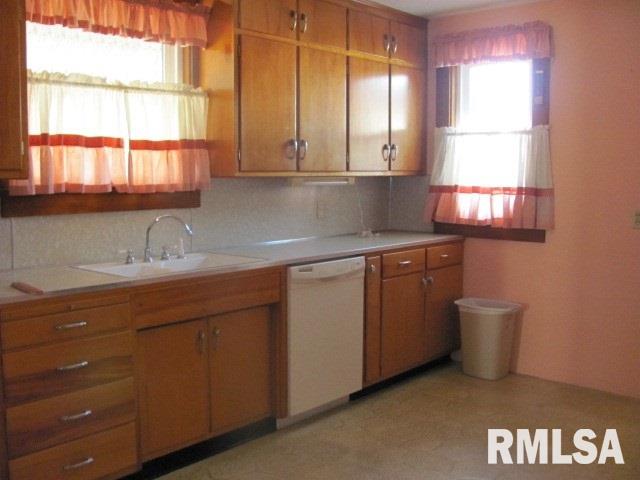 355 West Chestnut Street Canton, IL 61520 - Photo 8 of 27 Gallery Image 8