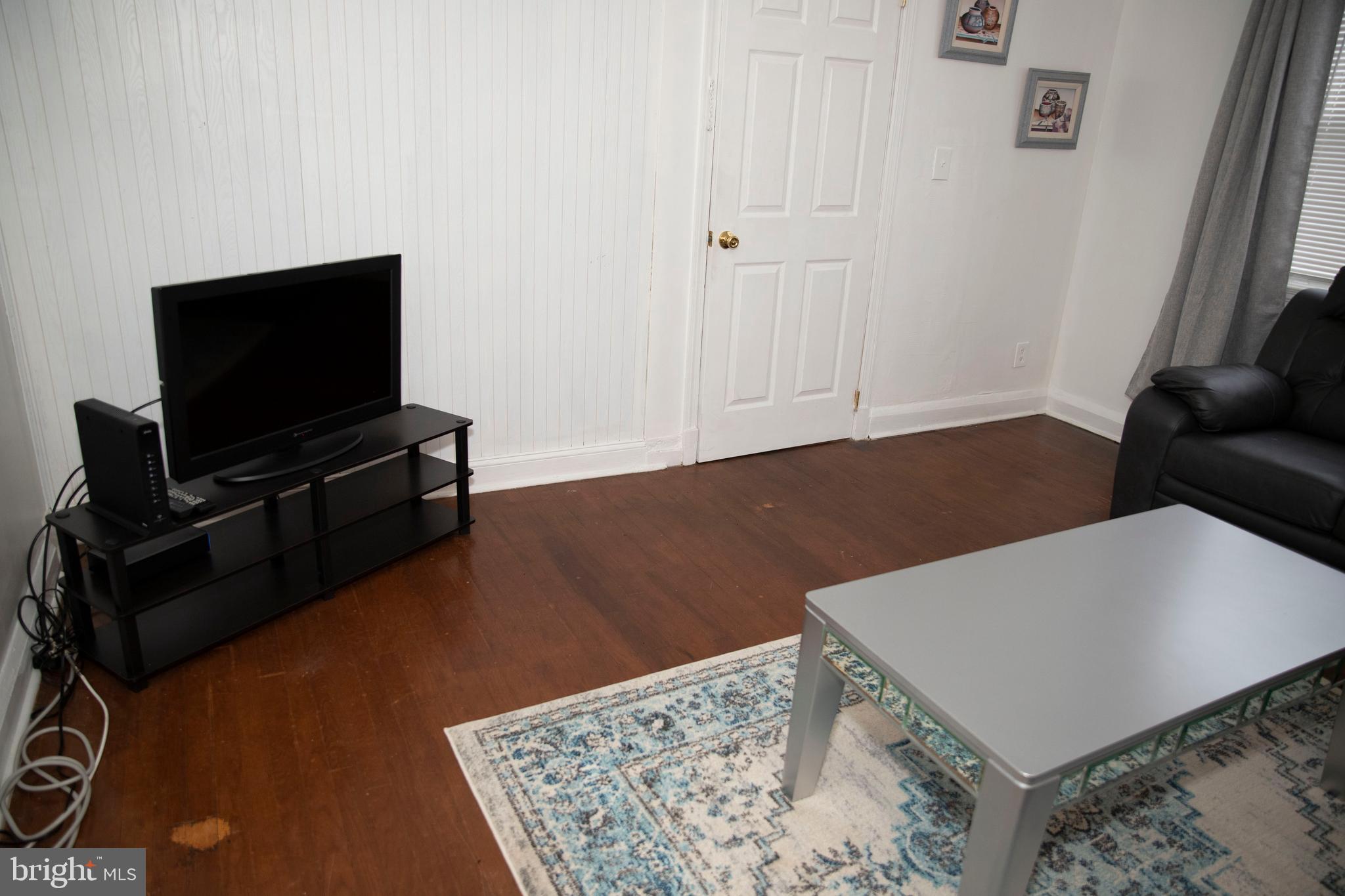 1543 Northwick Road Baltimore, MD 21218 - Photo 8 of 55 Living room