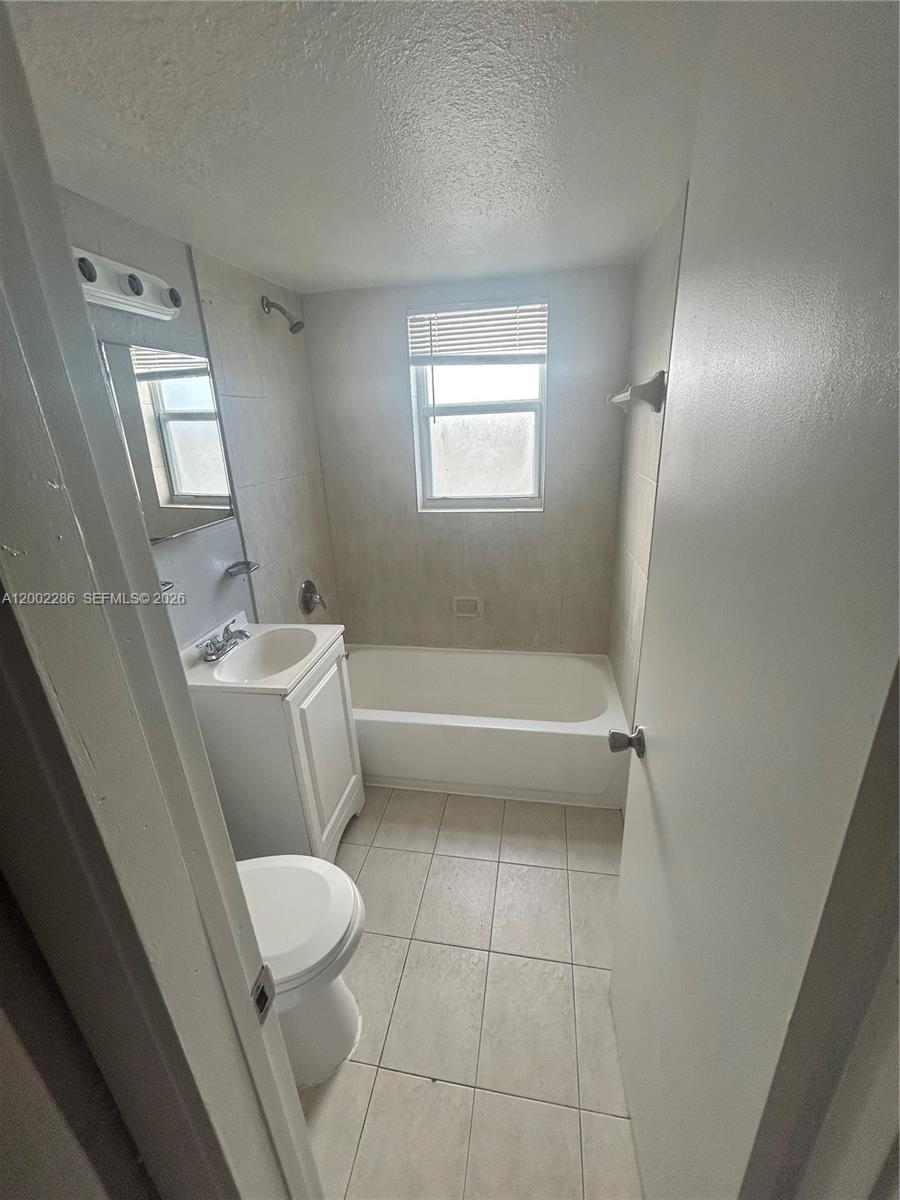 161 Northwest 15th Street, Unit 3 Miami, FL 33136 - Photo 7 of 15
