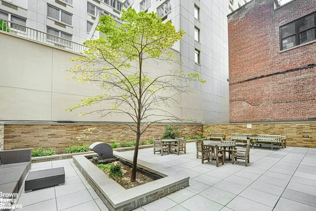 $2,899,000 | 230 West 78th Street, Unit 2A | Upper West Side