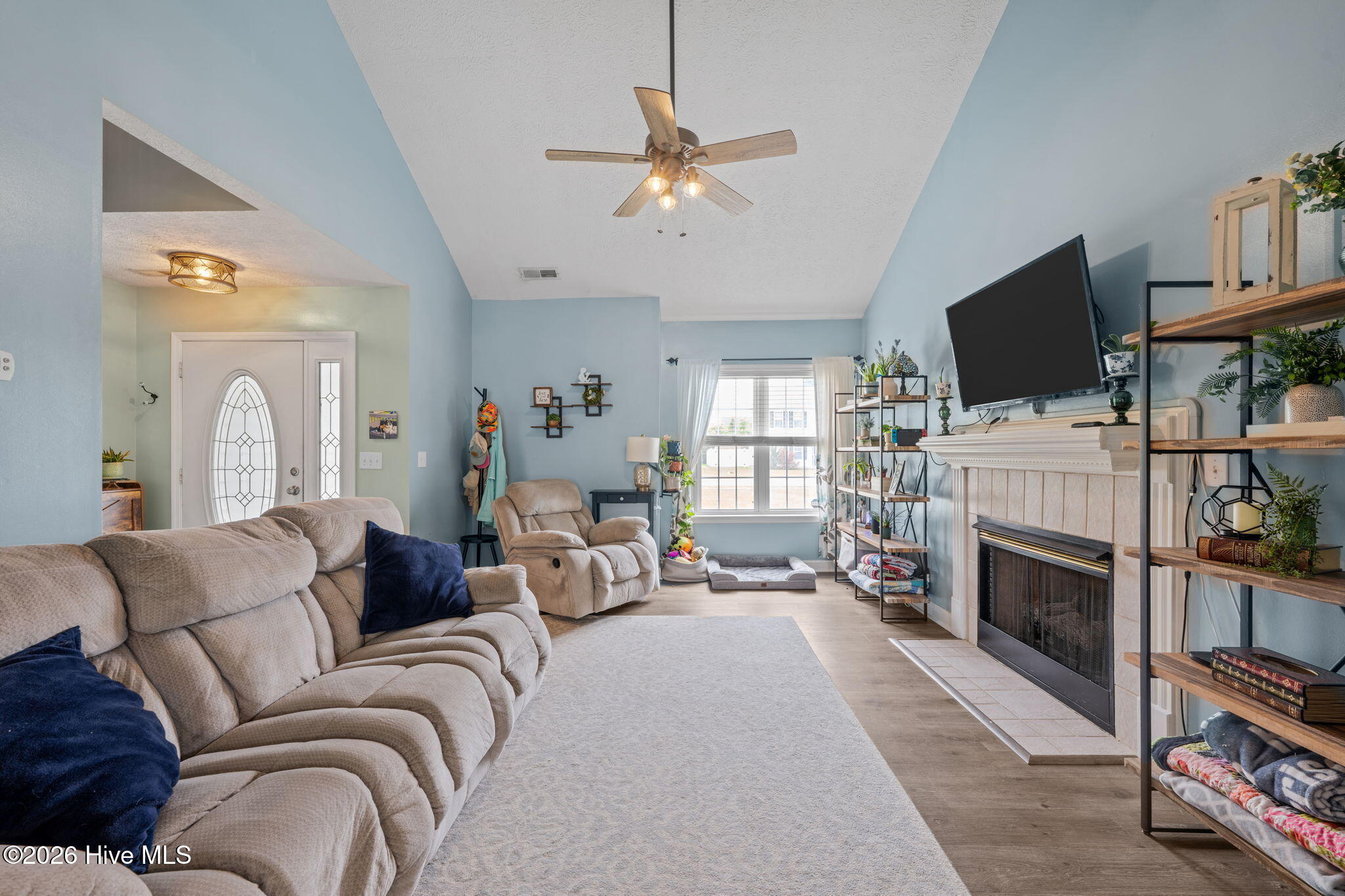 615 Fox Ridge Court Havelock, NC 28532 - Photo 14 of 40 living room