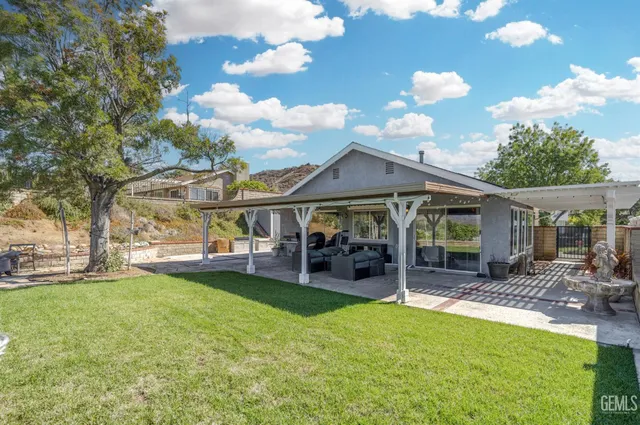 $950,000 | Undisclosed Address, Santa Clarita, CA 91350