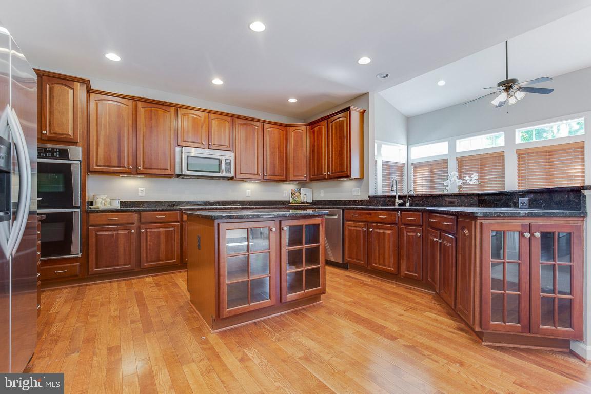 41777 Purpose Way Aldie, VA 20105 - Photo 13 of 44 Gourmet Kitchen