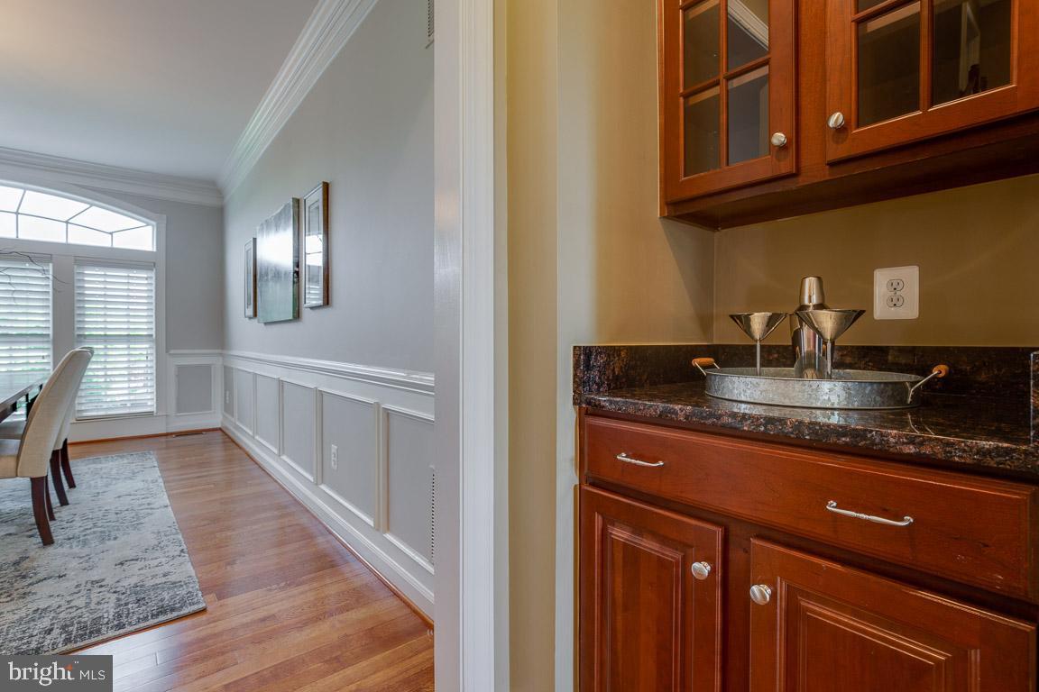 41777 Purpose Way Aldie, VA 20105 - Photo 16 of 44 Butlers Pantry