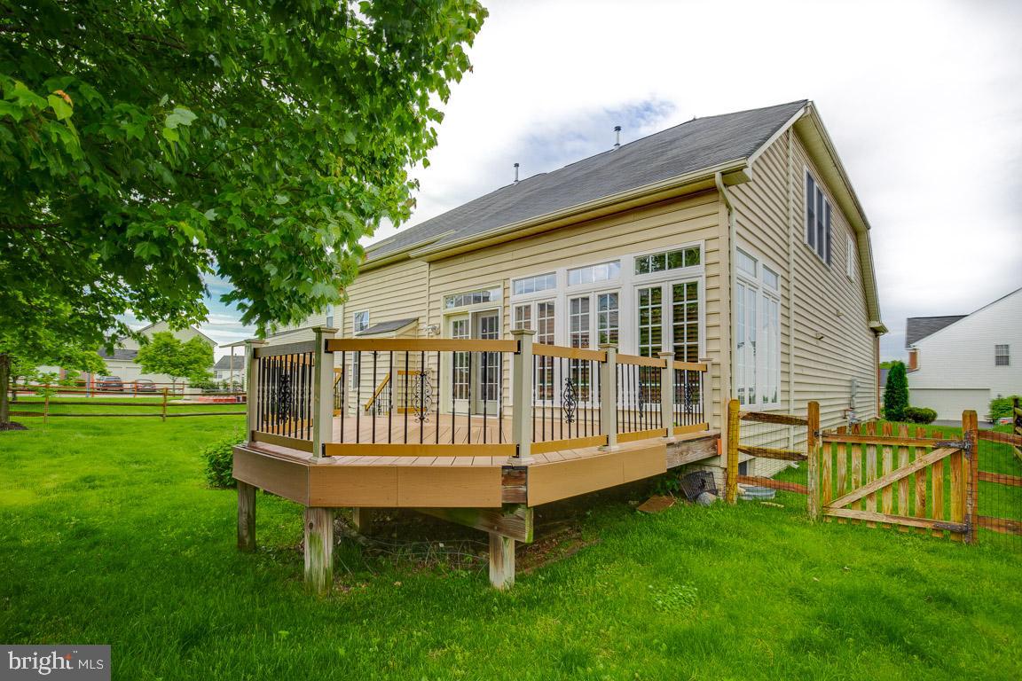 41777 Purpose Way Aldie, VA 20105 - Photo 4 of 44 Deck
