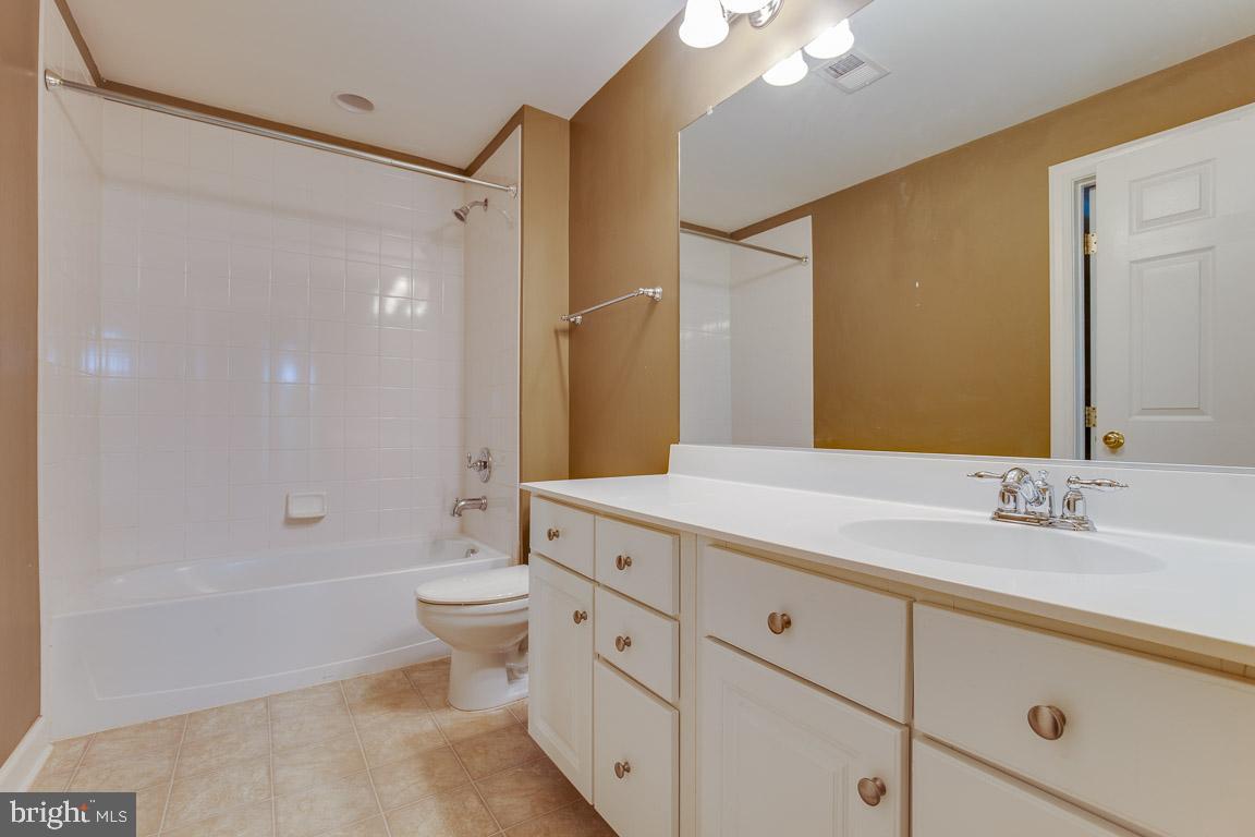 41777 Purpose Way Aldie, VA 20105 - Photo 33 of 44 Upstairs Buddy Bath