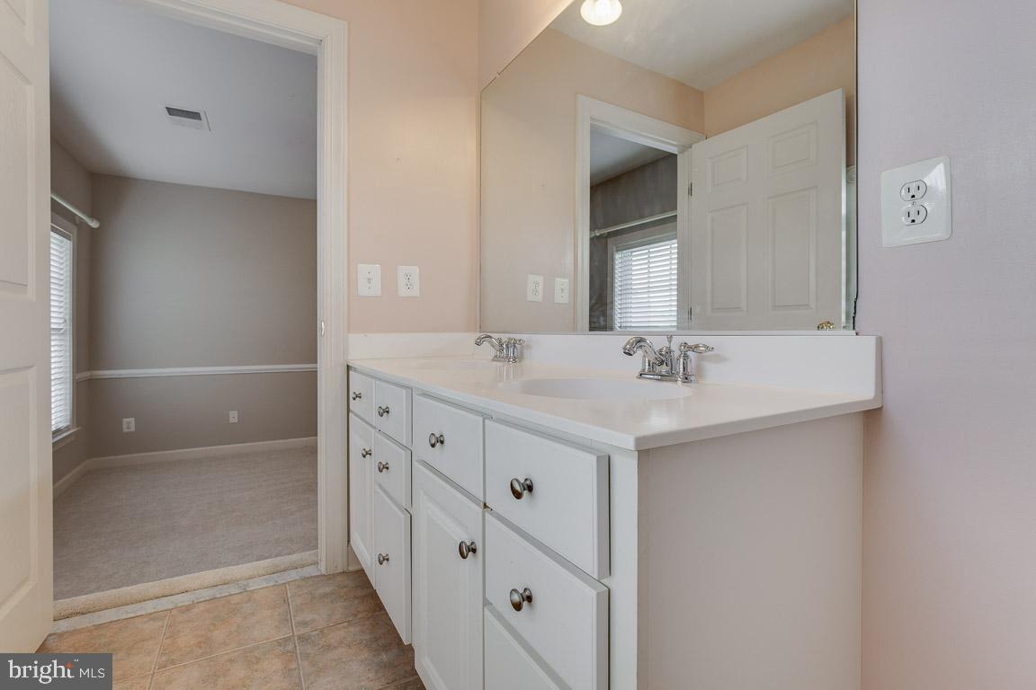 41777 Purpose Way Aldie, VA 20105 - Photo 34 of 44 Upstairs Buddy Bath