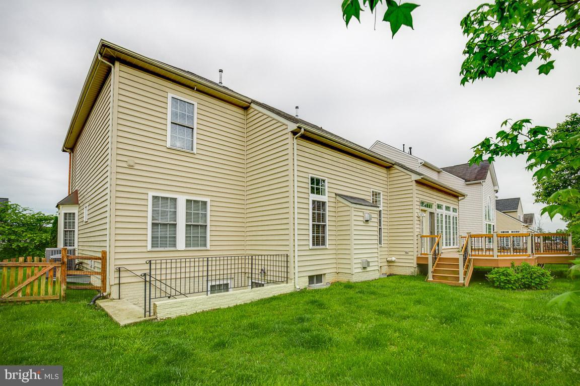 41777 Purpose Way Aldie, VA 20105 - Photo 5 of 44 Backyard