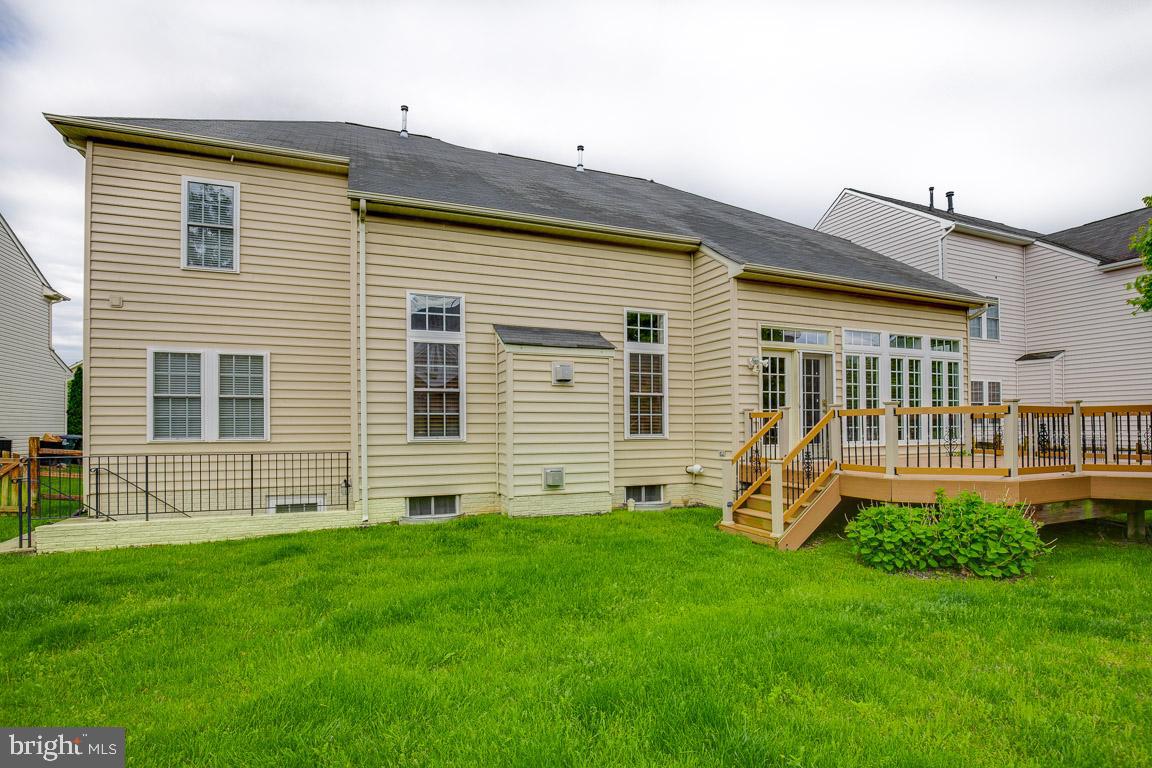 41777 Purpose Way Aldie, VA 20105 - Photo 6 of 44 Backyard