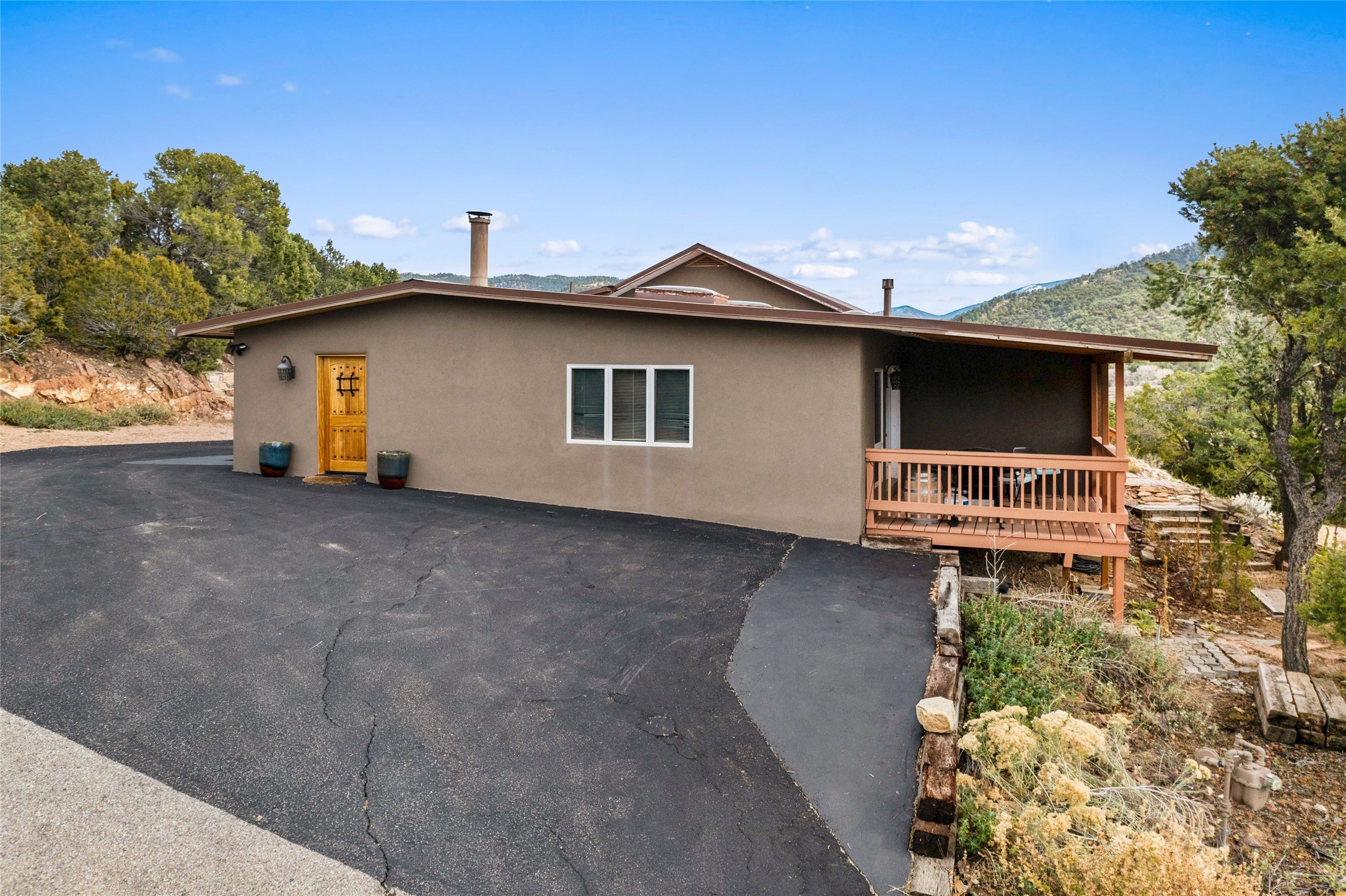 1661 Cerro Gordo Road, Unit E Santa Fe, NM 87501 - Photo 2 of 50 Parking for several cars