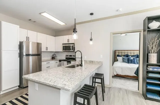 $1,912 | 1000 Ashwood Parkway, Unit 1239, Dunwoody, GA 30338