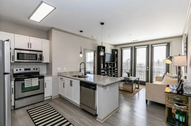 $1,912 | 1000 Ashwood Parkway, Unit 1239, Dunwoody, GA 30338