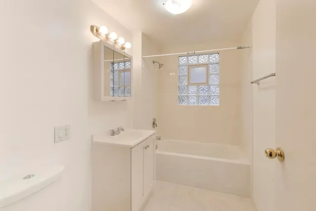 $1,750 | 5150 West Carmen Avenue, Unit 2, Chicago, IL 60630