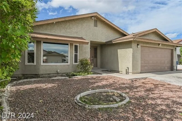 $2,400 | 3991 Redwood Street, Las Vegas, NV 89103