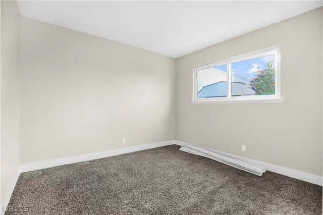 $2,400 | 3991 Redwood Street, Las Vegas, NV 89103