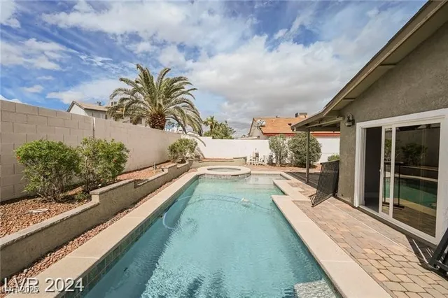 $2,400 | 3991 Redwood Street, Las Vegas, NV 89103