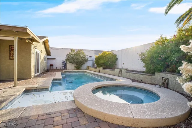 $2,400 | 3991 Redwood Street, Las Vegas, NV 89103