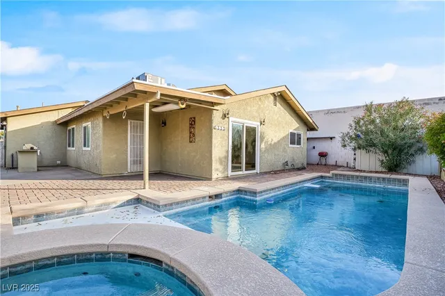 $2,400 | 3991 Redwood Street, Las Vegas, NV 89103