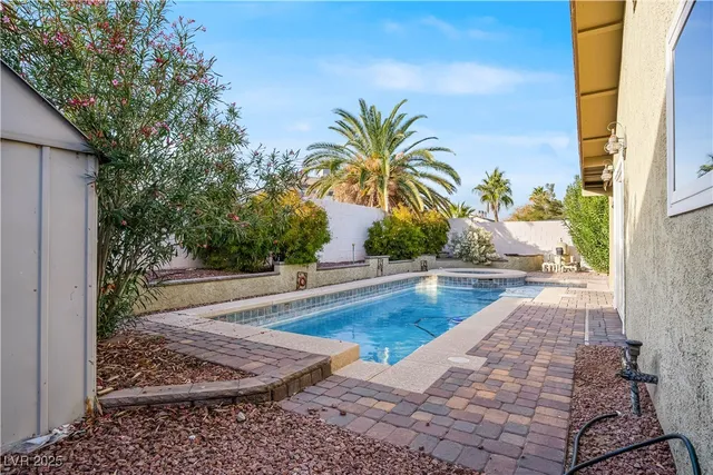 $2,400 | 3991 Redwood Street, Las Vegas, NV 89103