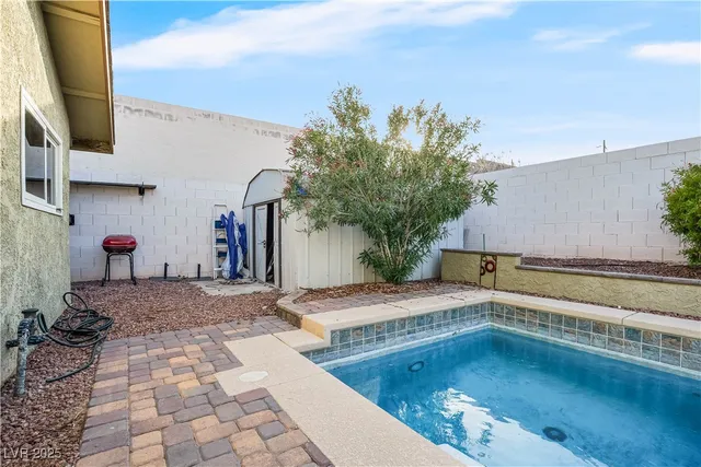 $2,400 | 3991 Redwood Street, Las Vegas, NV 89103