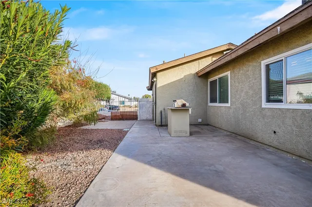$2,400 | 3991 Redwood Street, Las Vegas, NV 89103